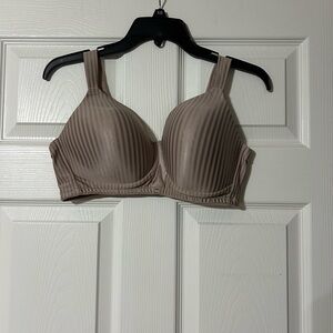 Women’s Playtex Bra Size: 36D